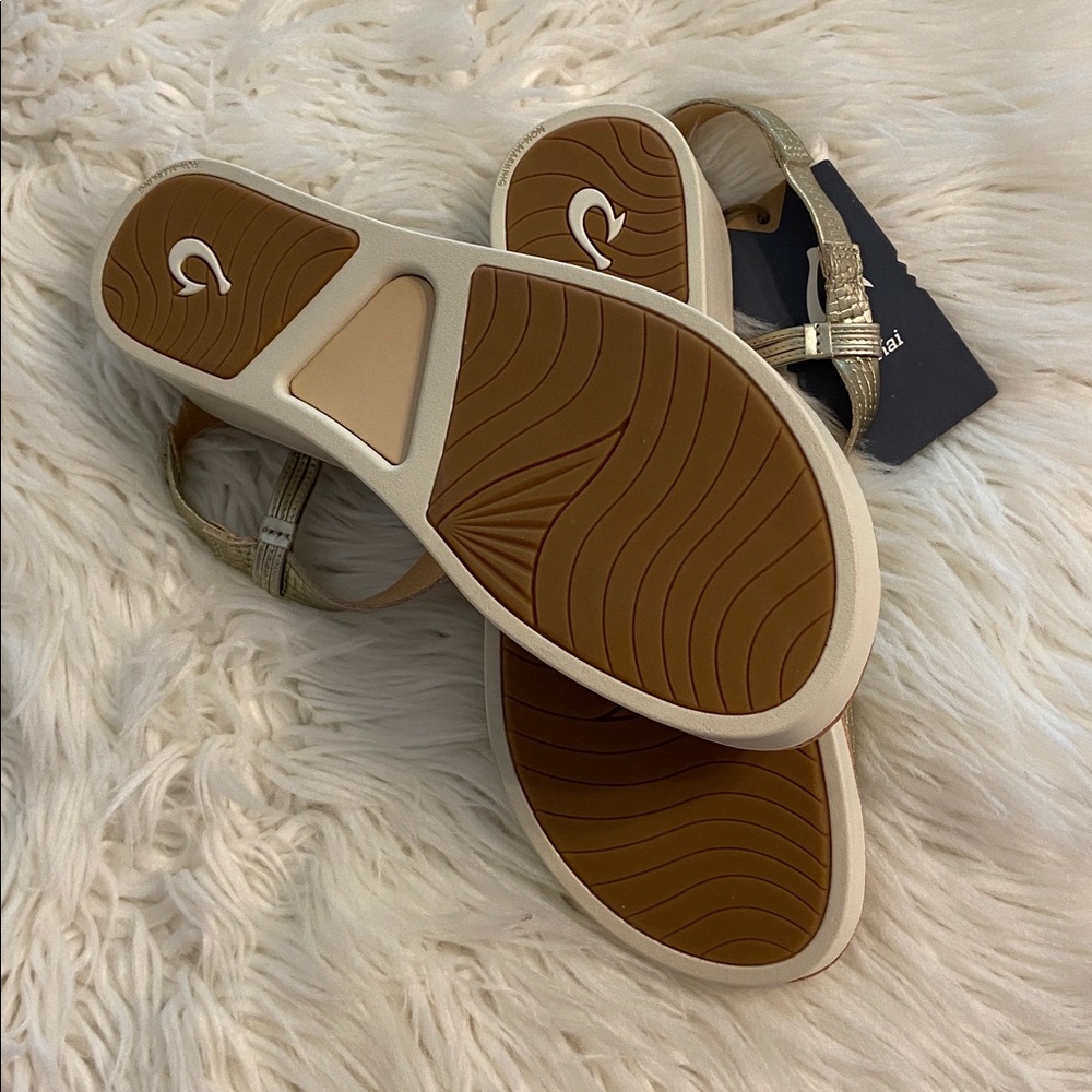 OluKai Women's Sandals in Metallic Gold size 10W brand new see all photos - Picture 7 of 12